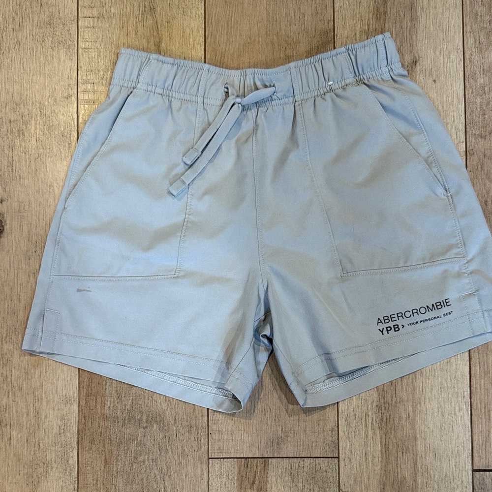 Abercrombie Kids Athletic Shorts in Light Gray